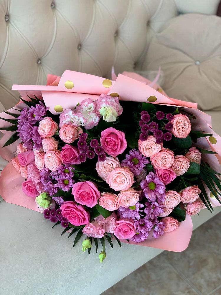 Букет цветов из: Хризантемы, Розы и Лизиантусы в Алапаевске