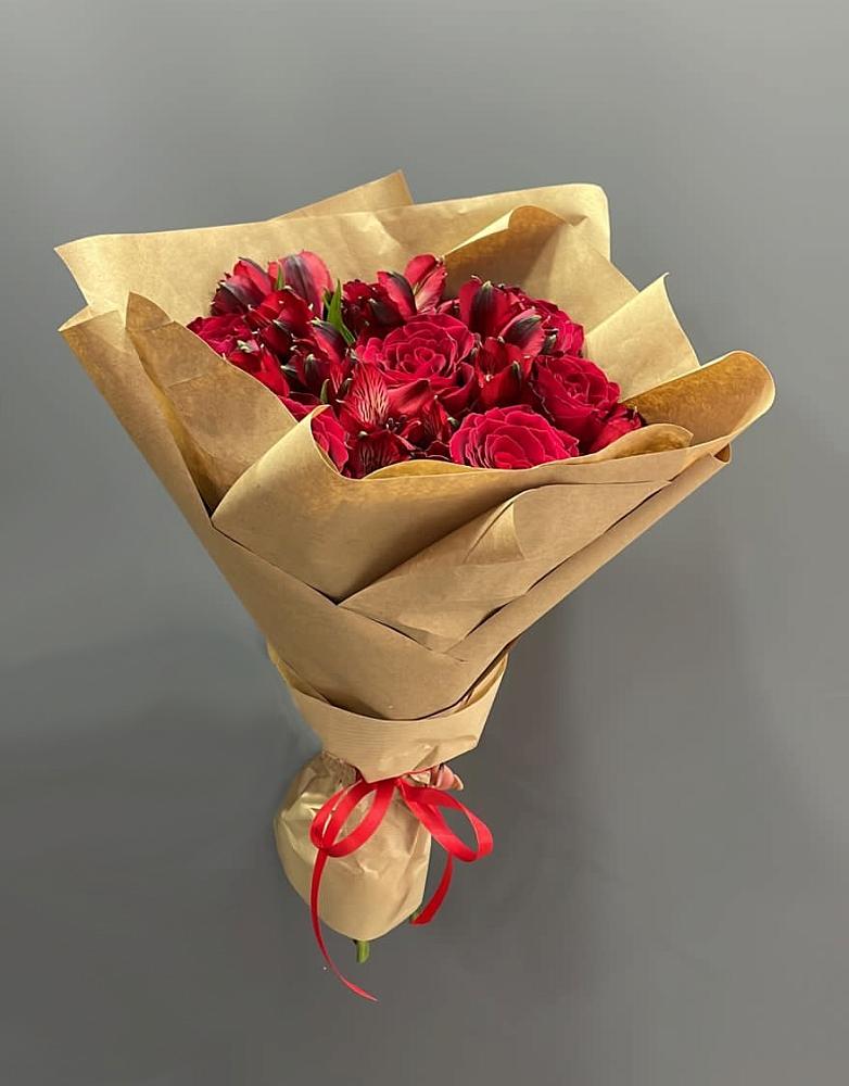 Букет цветов из: Альстромерии и Розы в Алапаевске