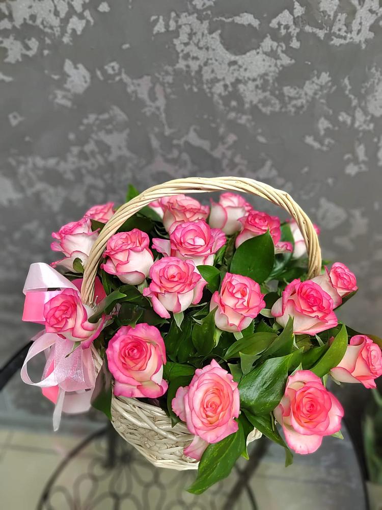 Цветочная композиция из Розы в корзине в Алапаевске
