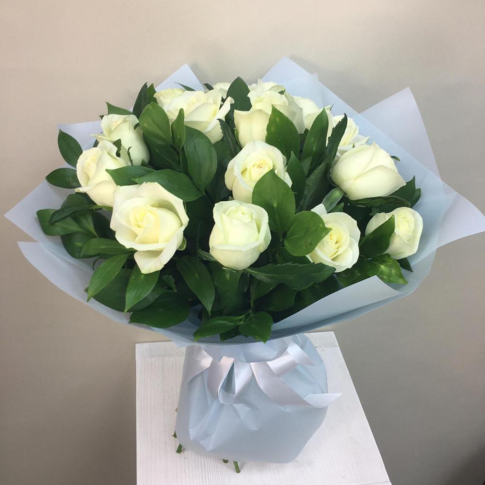 Букет 15 Белых роз Проуд в Алапаевске