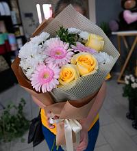 Букет цветов из:  Герберы, Розы и Хризантемы в Алапаевске