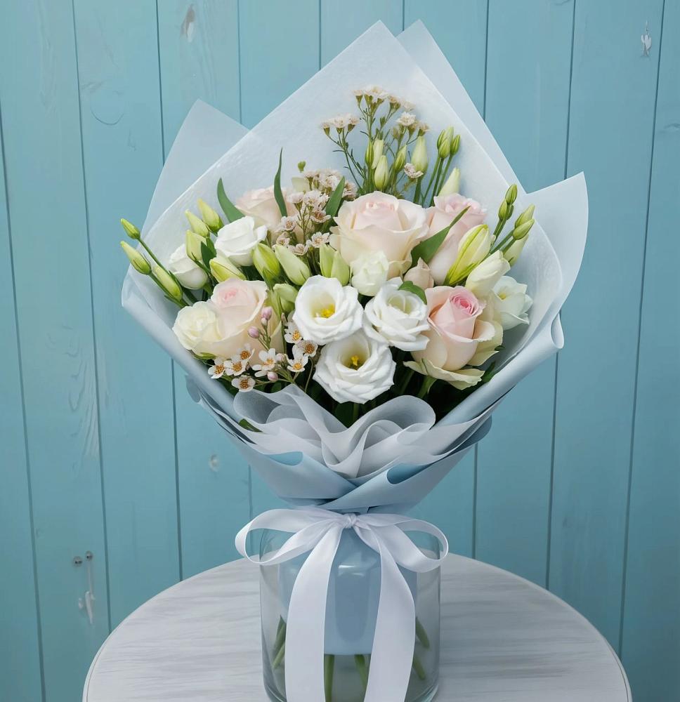 Букет цветов из: Розы и Лизиантусы в Алапаевске