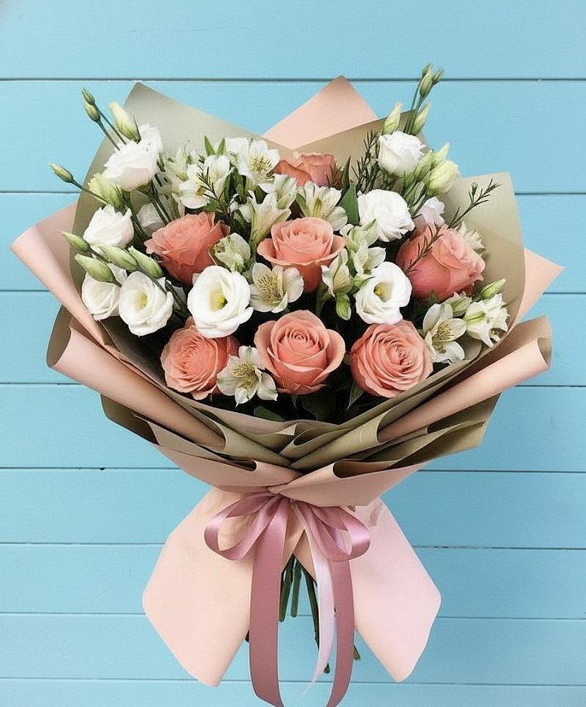 Букет цветов из: Розы, Альстромерии и Лизиантусы в Алапаевске