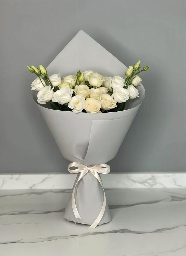 Букет цветов из: Розы и Лизиантусы в Алапаевске