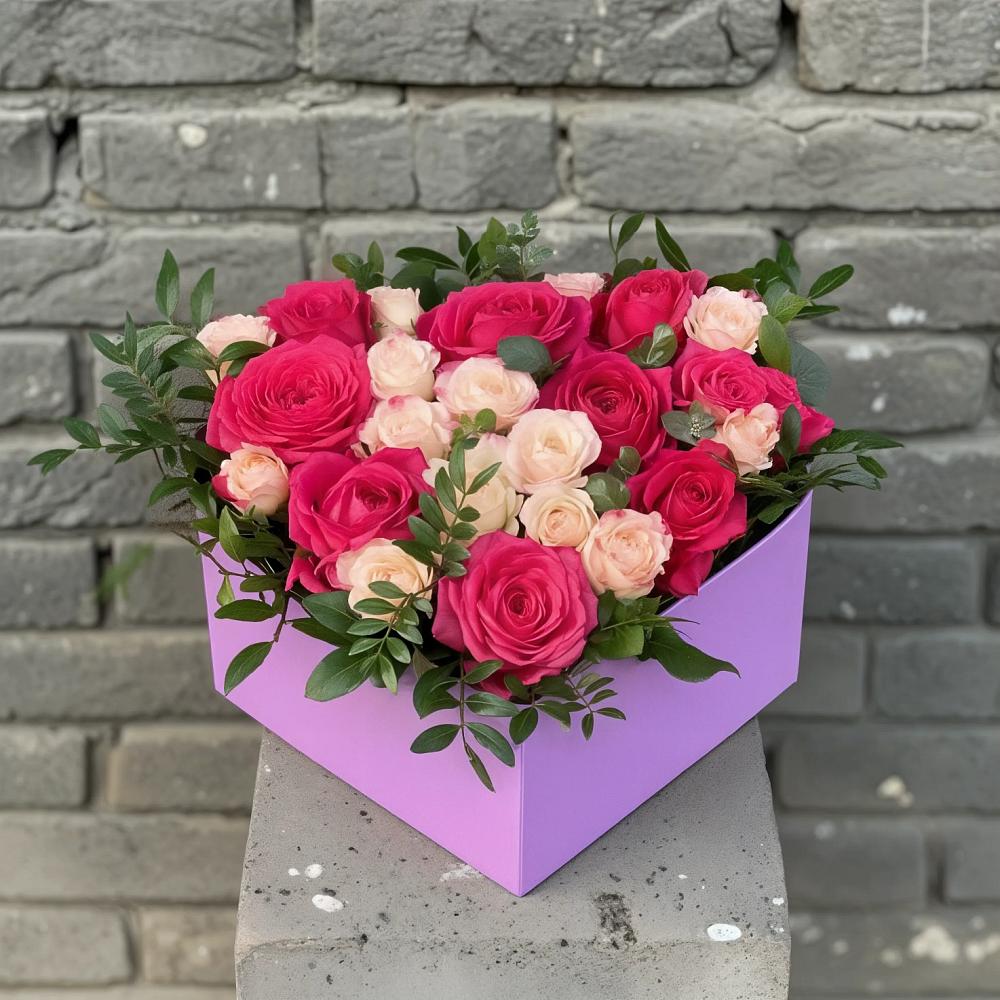 Цветочная композиция из Розы в коробке в Алапаевске