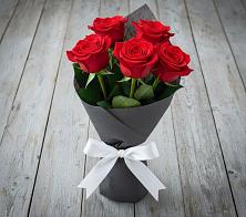 Букет 5 Красных роз Эдлесс Лав в Алапаевске