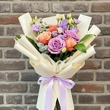 Букет цветов из:  Лизиантусы и Розы в Алапаевске