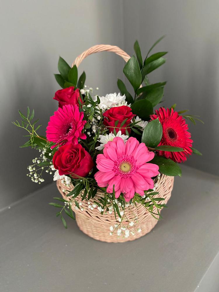Цветочная композиция из Розы, Хризантемы и Герберы в корзине в Алапаевске