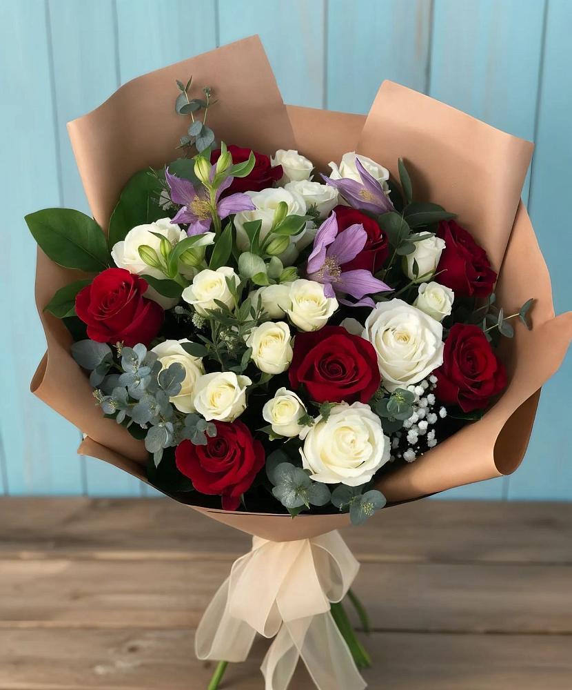 Букет цветов из: Розы и Альстромерии в Алапаевске