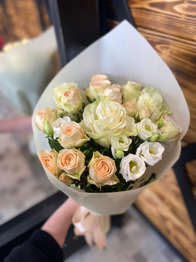 Букет цветов из: Розы и Лизиантусы в Алапаевске