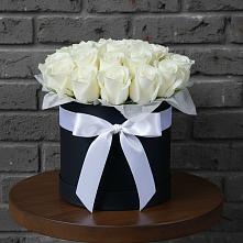 Цветочная композиция из Розы в шляпной коробке в Алапаевске